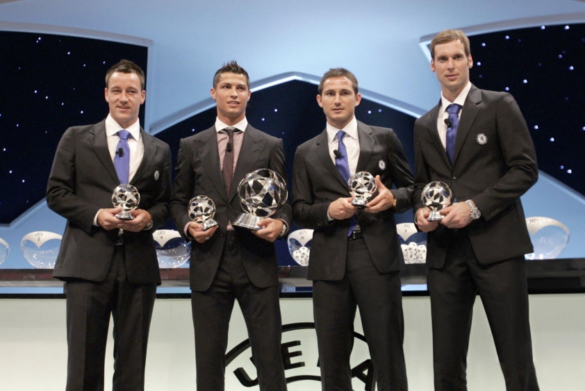 Cristiano Ronaldo Trên Đường Đạt Mốc 1000 Bàn Thắng Cùng Sự Ủng Hộ Của Huyền Thoại Ngoại Hạng Anh