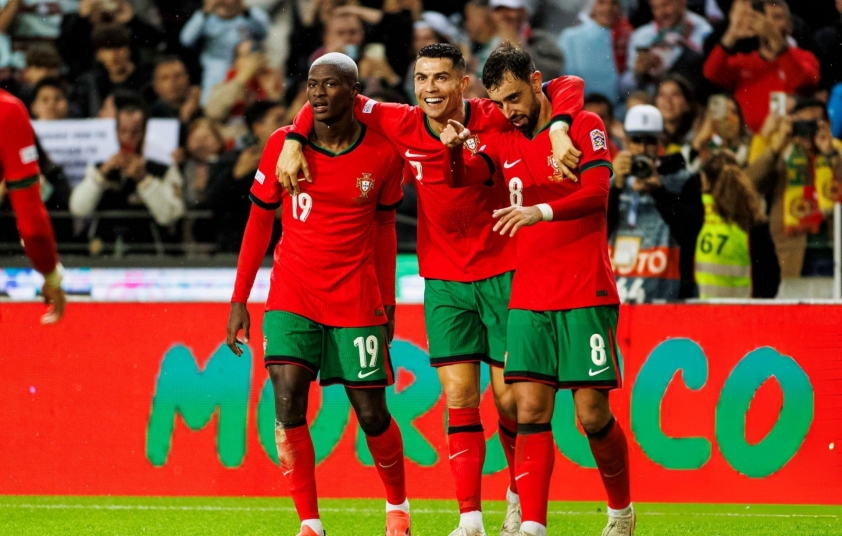 CĐV nhí bật khóc trước siêu phẩm