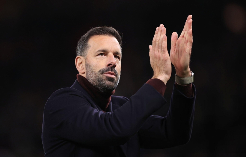 Van Nistelrooy để lại lời nhắn gửi các cầu thủ Man Utd trước khi ra đi, kêu gọi sự đoàn kết dưới thời Ruben Amorim