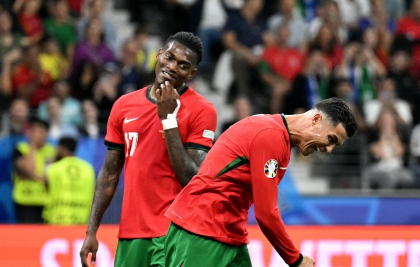 Chuẩn bị cạnh tranh với Ronaldo, Rafael Leao khẳng định sẵn sàng đảm nhận vị trí tiền đạo cắm của Bồ Đào Nha