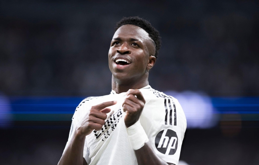 Hé lộ bí mật kinh ngạc về Quả bóng vàng Bên trong rỗng ruột