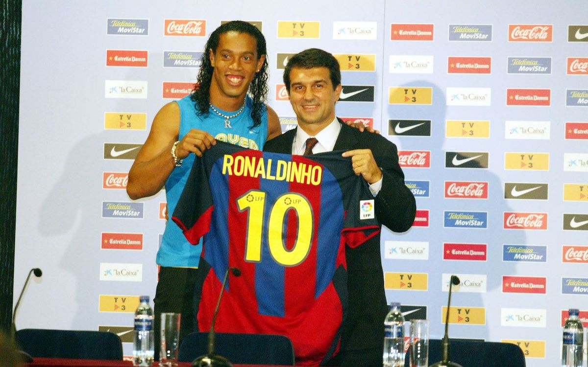 Barca mang về Ronaldinho từ PSG năm 2003