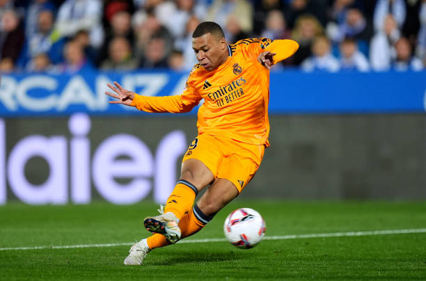 Sergio Gonzalez ca ngợi Kylian Mbappe 