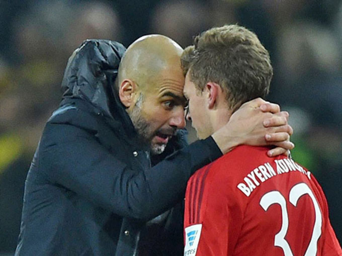 Guardiola và Doku: Hình ảnh cảm động sau trận derby Manchester