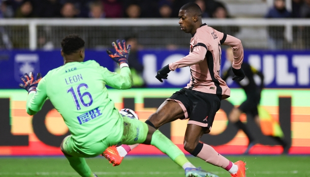 Donovan Léon tỏa sáng, giúp Auxerre cầm hòa PSG không bàn thắng