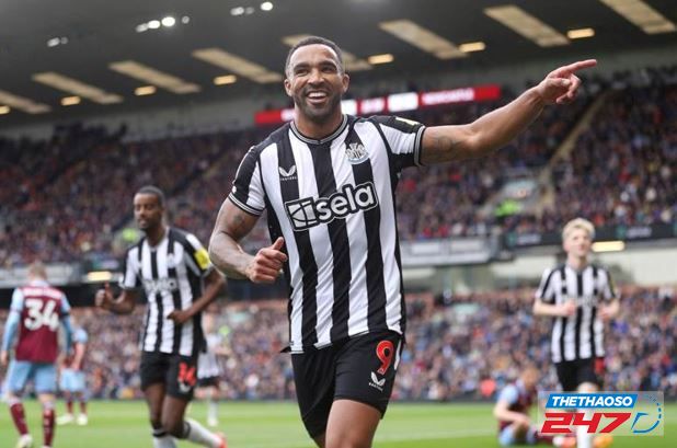 Callum Wilson tỏa sáng rực rỡ trong ngày Newcastle đại thắng Burnley - Ảnh: BBC