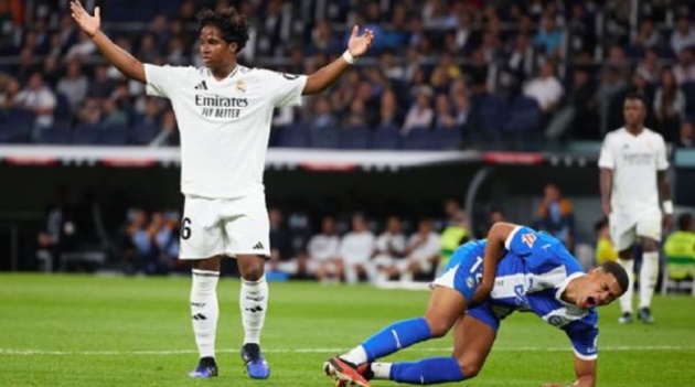 Ngôi sao Real Madrid gây tranh cãi với pha phạm lỗi nguy hiểm