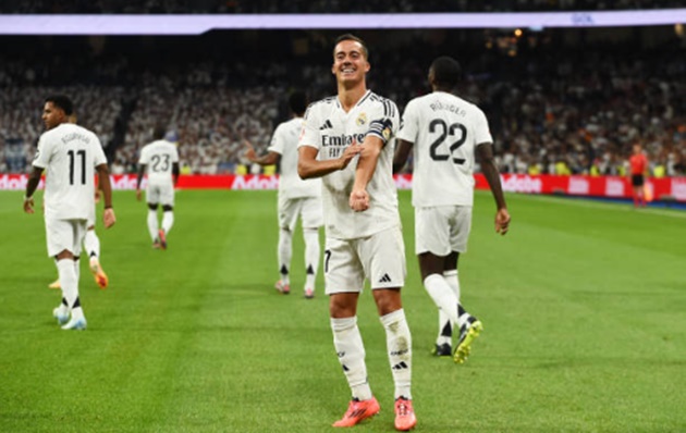 Thắng lợi nhọc nhằn của Real Madrid Sự linh hoạt trong đội hình, bầu không khí khác lạ tại Bernabéu và cột mốc đáng nhớ của Ancelotti
