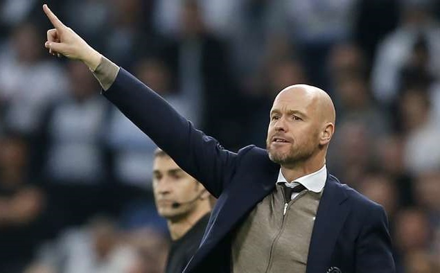 HLV Erik Hag từ chối Tottenham, ký hợp đồng mới với Ajax