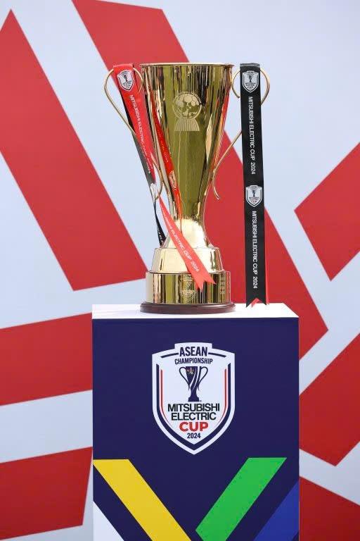 Chiếc Cúp Vàng AFF Cup 2024 Ra Mắt tại Hà Nội
