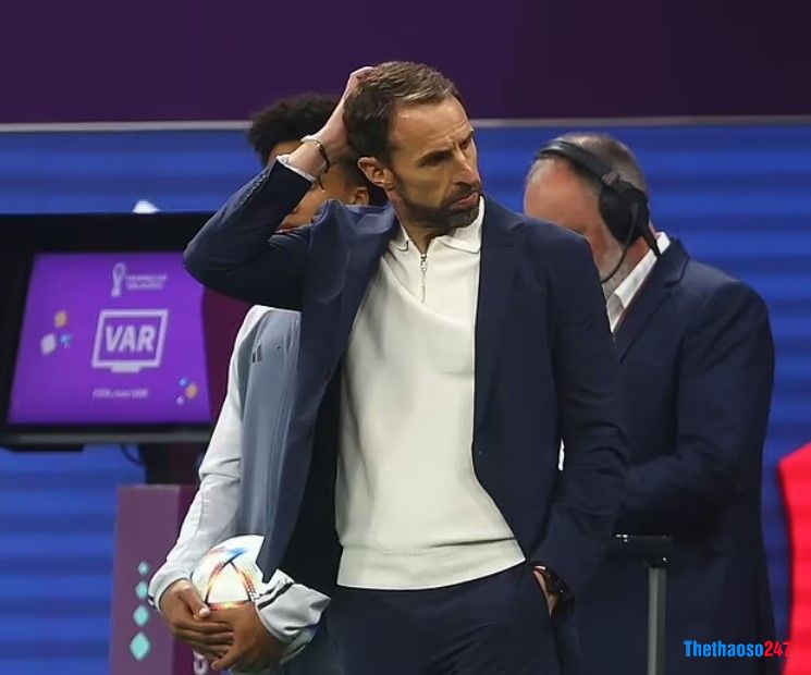 Michael Owen đã tỏ ra vô cùng tức giận vì quyết định của Southgate