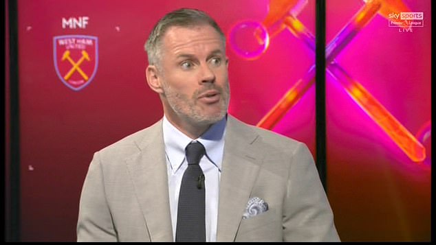 Jamie Carragher chế nhạo Gary Neville và Roy Keane