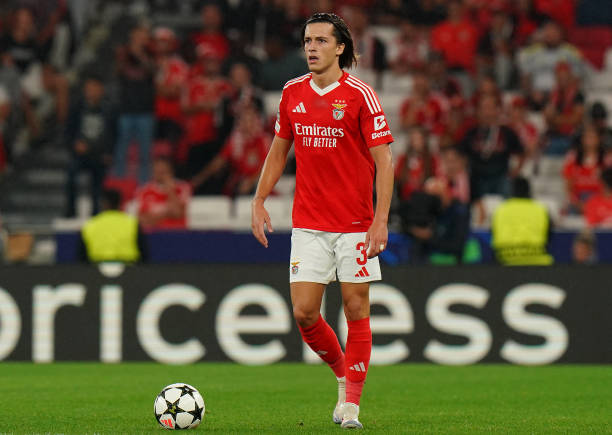 Manchester United hối tiếc vì đã bán Alvaro Fernandez Carreras