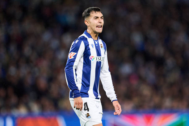 Liverpool theo đuổi Zubimendi, tương lai Endo bị đe dọa