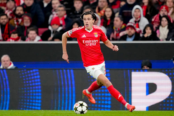 Cuộc đua liên lục địa Real Madrid gia nhập vào cuộc cạnh tranh giành hậu vệ trái tài năng của Benfica, Alvaro Carreras