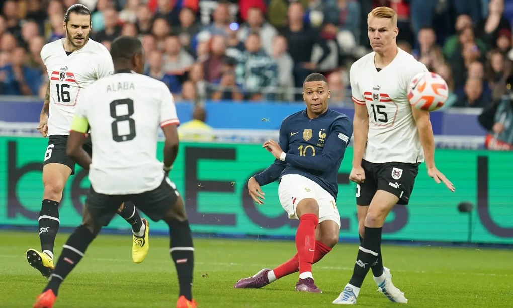 Mbappe cũng đã tỏa sáng với bàn thắng khai thông thế bế tắc 