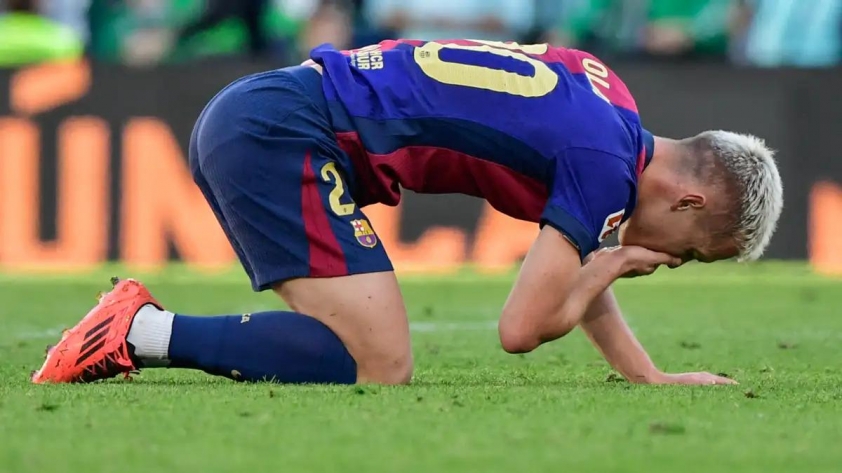 Sự cố kỳ lạ Dani Olmo mất răng sứ trong trận Barcelona gặp Real Betis