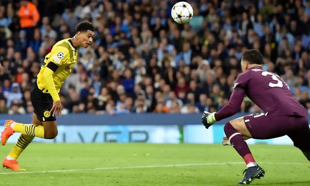 Jude Bellingham giúp cho Dortmund vươn lên dẫn trước 