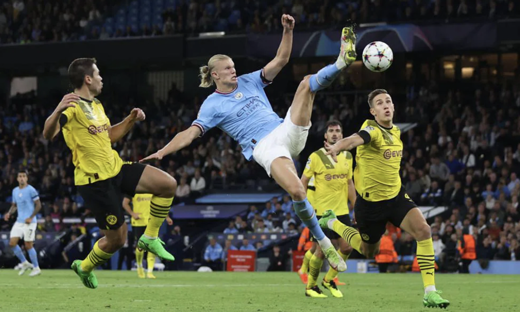 Tiền đạo người Na Uy lập siêu phẩm, Man City có được 3 điểm kịch tính