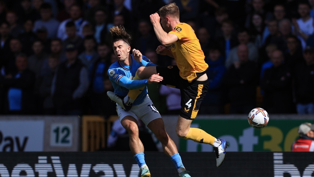 Chiếc thẻ đỏ của Wolves khiến cho đội bóng này đánh mất thế trận 