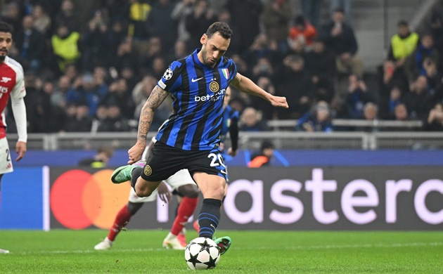Hakan Calhanoglu Sự thay thế lý tưởng cho Manchester City trong bối cảnh Rodri sắp rời đi