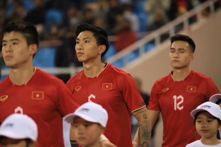 Hậu vệ Đoàn Văn Hậu quyết tâm điều trị dứt điểm chấn thương đầu gối tại Hàn Quốc