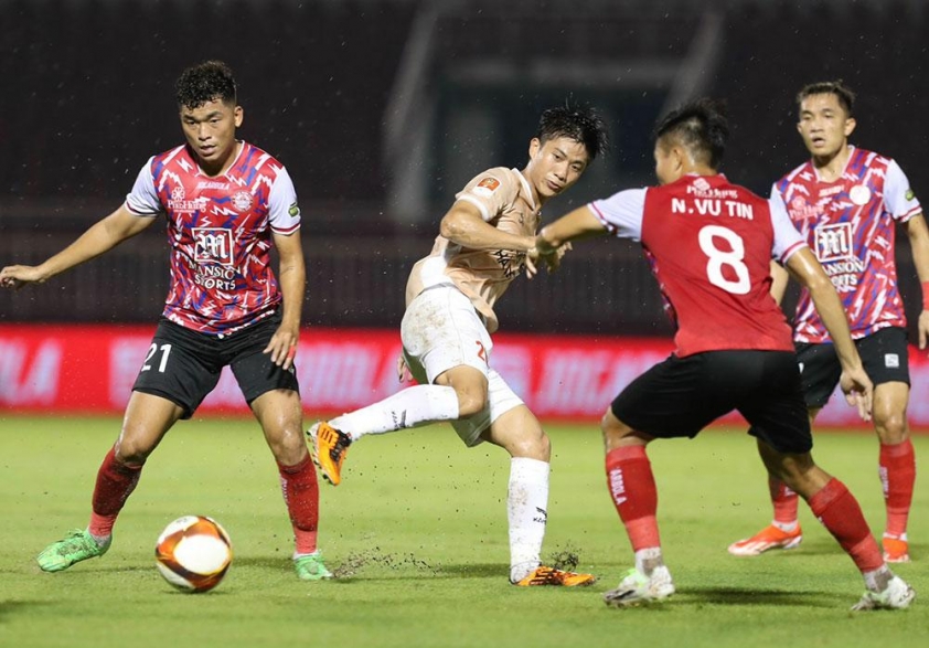 CAHN Tiếp Tục Trượt Dốc Với Thất Bại 1-2 Trước TP.HCM Ở Vòng 8 V-League