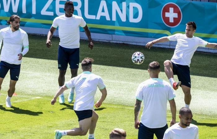 Đội tuyển Wales tập luyện Đội tuyển Wales tập luyện