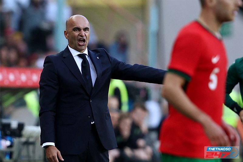 HLV Roberto Martinez ca ngợi khả năng hỗ trợ đồng đội của anh trên sân bóng