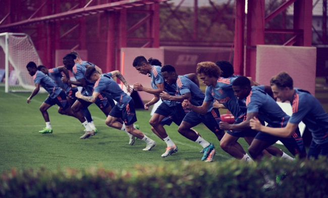 Man United đang có mặt tại Thái Lan để chuẩn bị cho trận giao hữu với LIverpool Man United đang có mặt tại Thái Lan để chuẩn bị cho trận giao hữu với LIverpool