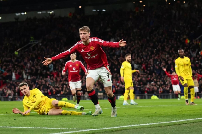 Sao trẻ Man Utd bùng nổ, fan đòi giải nghệ mục tiêu 70 triệu bảng