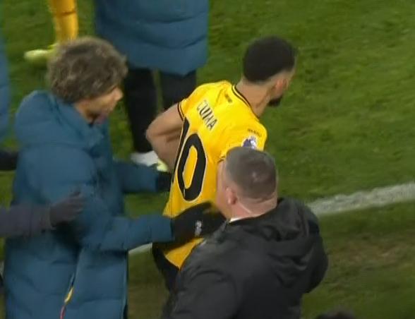 Vụ ẩu đả bùng nổ tại Molineux sau trận đấu giữa Wolves và Ipswich, Ait-Nouri bị truất quyền thi đấu
