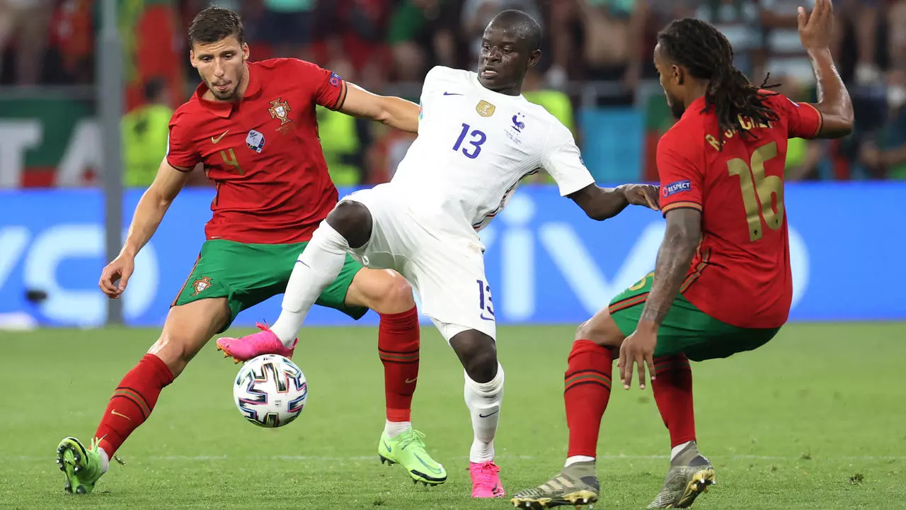 Sanches là quân bài mà HLV Santos buộc phải dùng đến để đảm bảo tấm vé đi tiếp Sanches là quân bài mà HLV Santos buộc phải dùng đến để đảm bảo tấm vé đi tiếp