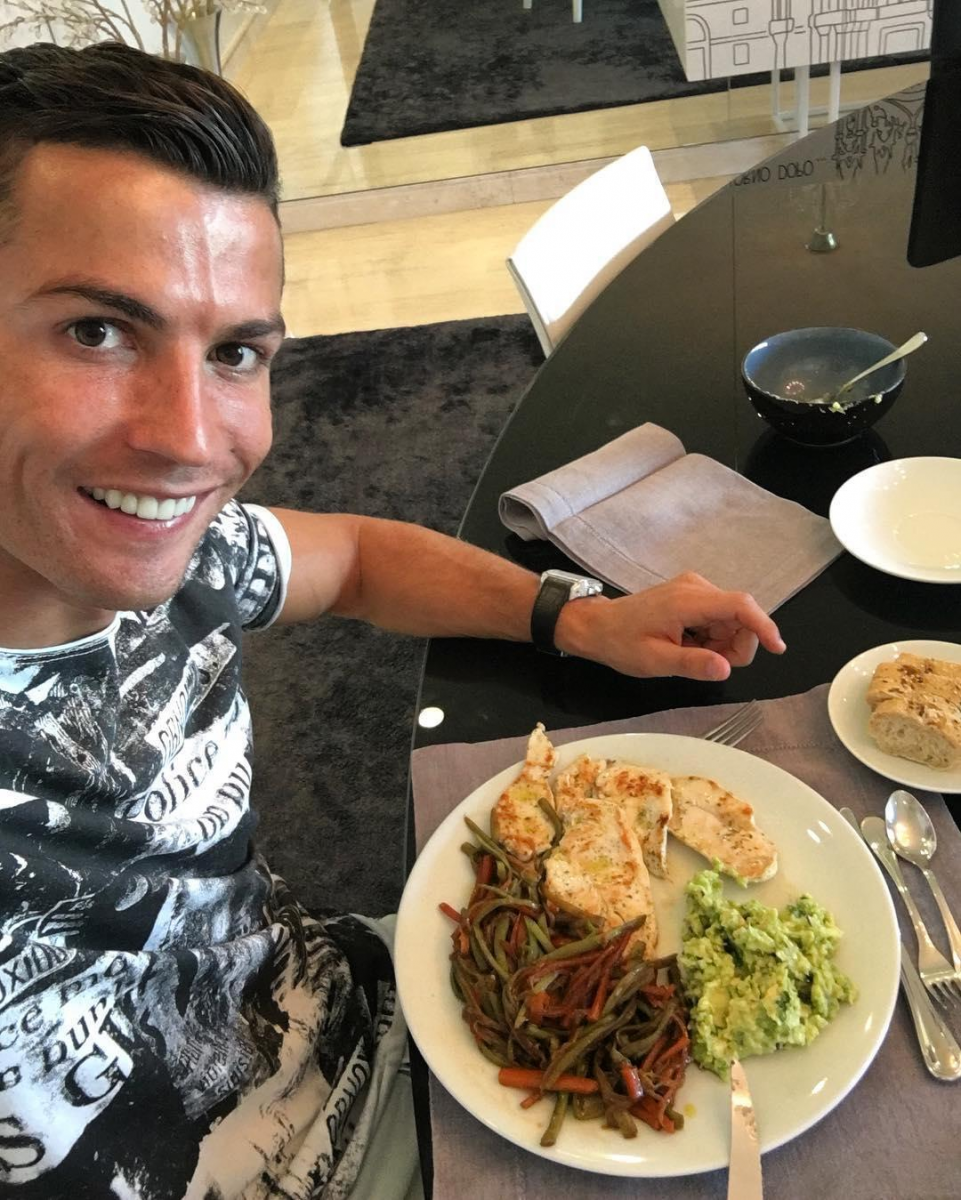 Ronaldo ăn uống Ronaldo ăn uống