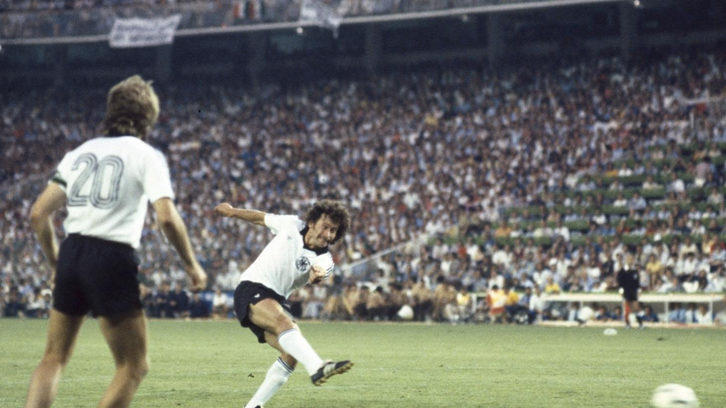 Paul Breitner là cầu thủ hiếm hoi ghi bàn trong 2 trận chung kết World Cup 1974 và 1982 Paul Breitner là cầu thủ hiếm hoi ghi bàn trong 2 trận chung kết World Cup 1974 và 1982