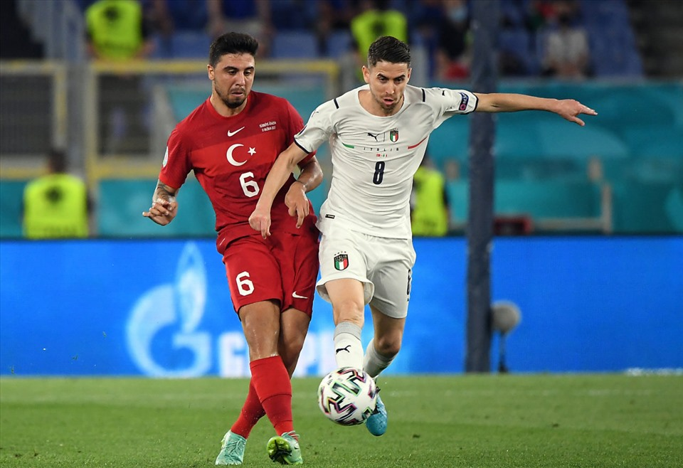 Jorginho đang là một mảnh ghép vô cùng quan trọng trong đội hình của Roberto Mancini Jorginho đang là một mảnh ghép vô cùng quan trọng trong đội hình của Roberto Mancini