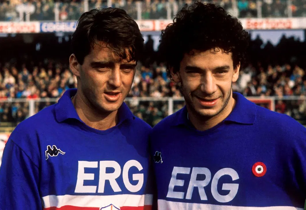 Mancini và Vialli chụp cùng nhau tại Sampdoria năm 1989 Mancini và Vialli chụp cùng nhau tại Sampdoria năm 1989