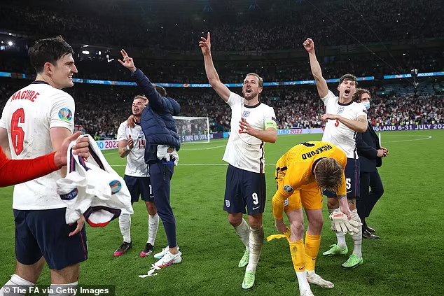Tuyển Anh nhận món quà đặc biệt mừng tấm vé lọt vào chung kết của Euro 2020