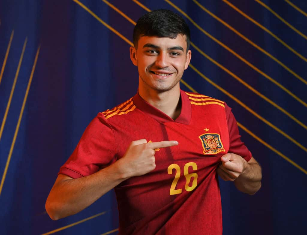 Tháng 5 năm 2021, HLV Luis Enrique điền tên Pedri vào danh sách đi dự Euro 2020