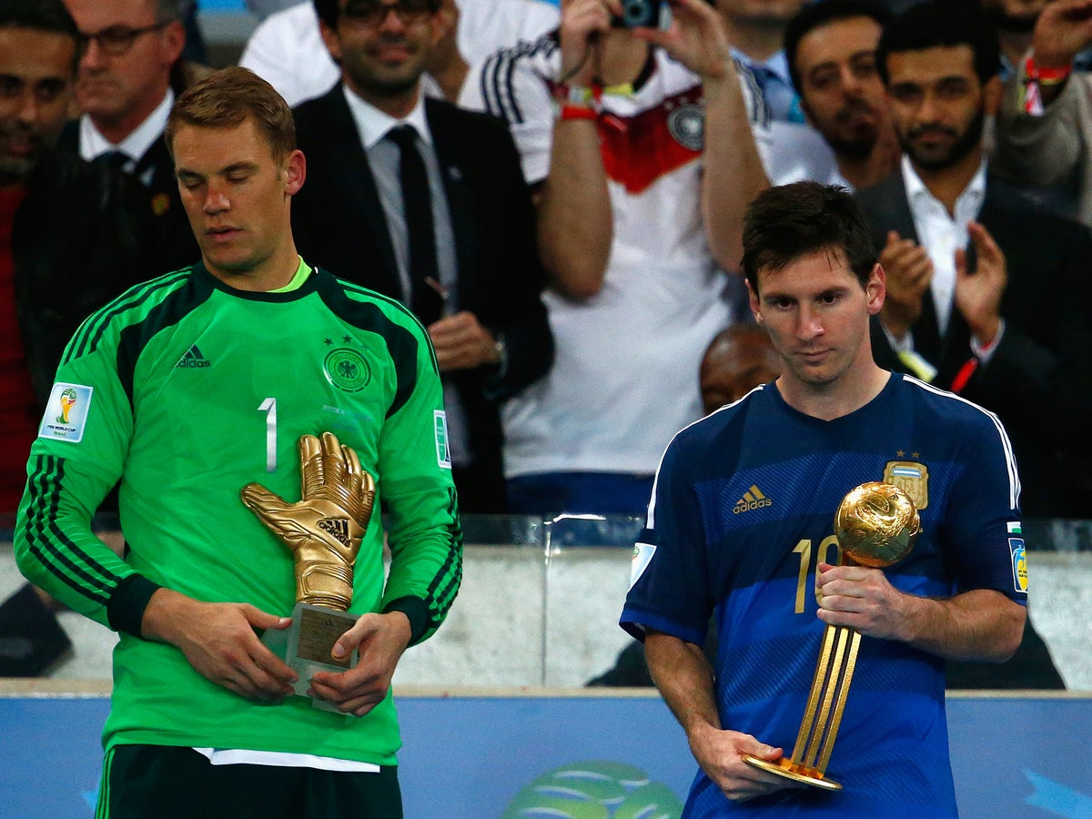Messi đã trở thành Cầu thủ xuất sắc nhất World Cup 2014 với ánh mắt vô hồn