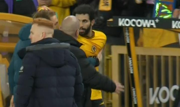 Vụ ẩu đả bùng nổ tại Molineux sau trận đấu giữa Wolves và Ipswich, Ait-Nouri bị truất quyền thi đấu