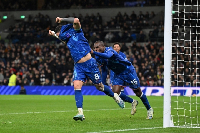 Ismail Jackson Trỗi Dậy Như Một Ngọn Đèn Sáng Trong Chiến Thắng Trước Tottenham