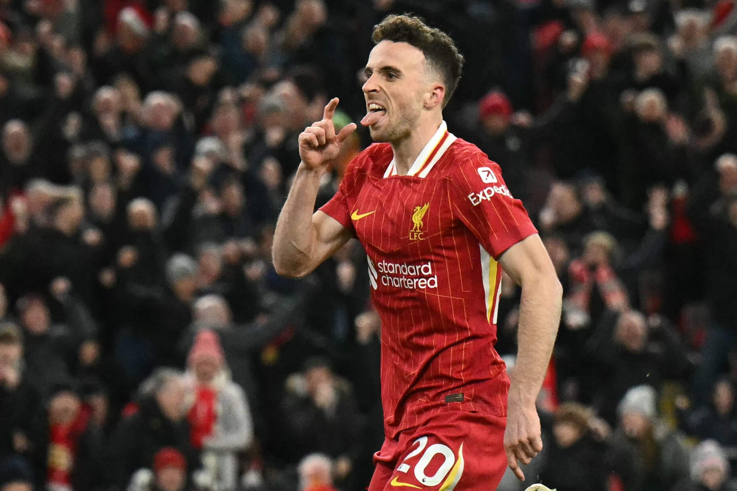 Liverpool với 10 người Thử thách khó khăn nhưng vẫn cho thấy bản lĩnh vô địch