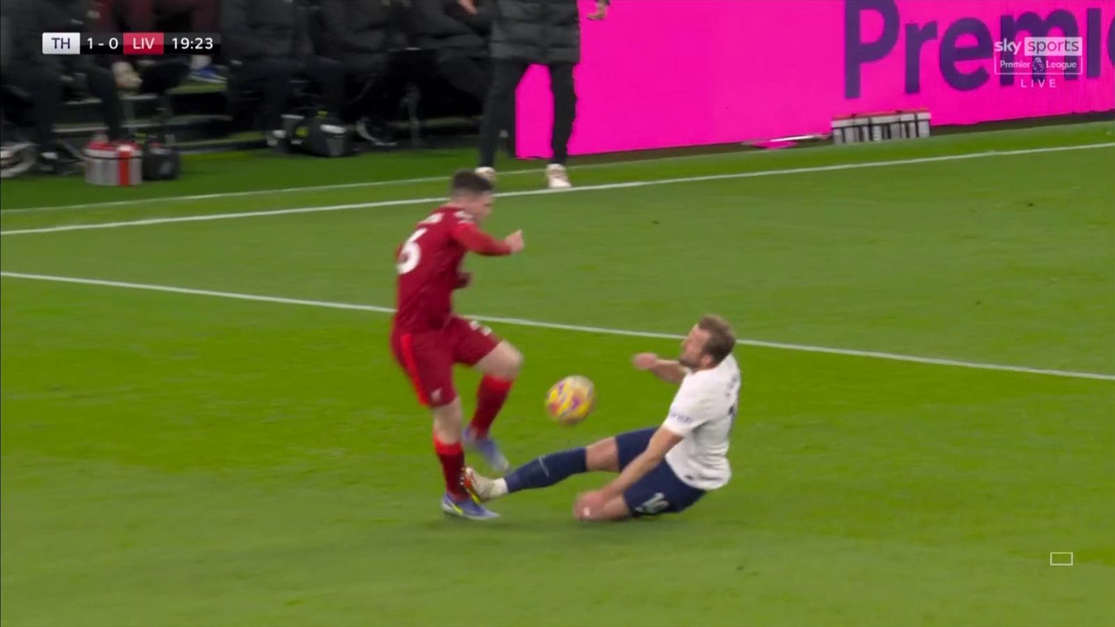 Harry Kane vs Robetson Liverpool
