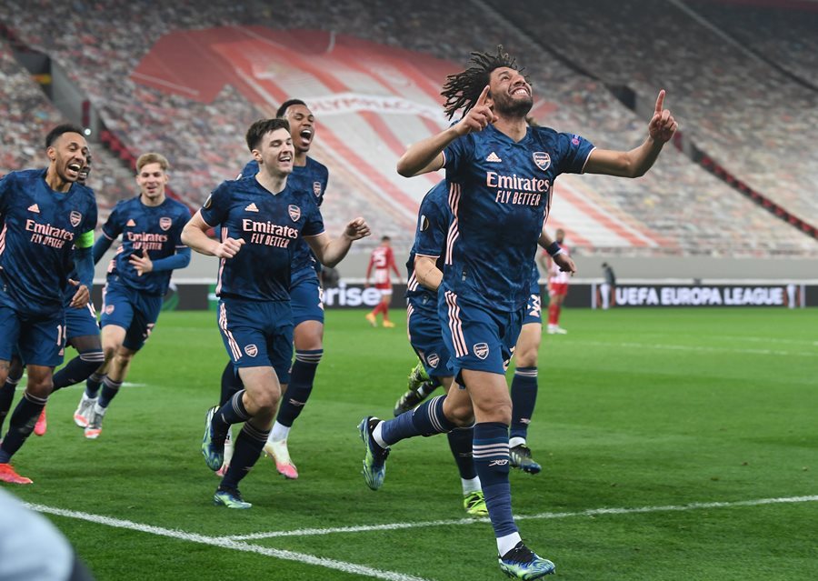 Kết quả Olympiakos 1-3 Arsenal: Odegaard tái hiện siêu phẩm Messi giúp “Pháo thủ” đặt 1 chân vào tứ 