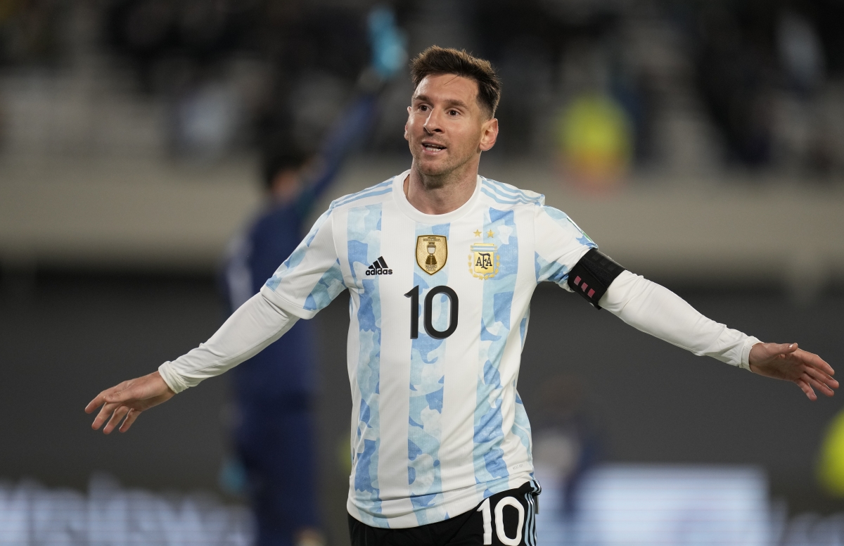 Argentina 3-0 Bolivia: Messi lập hattrick