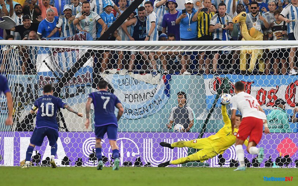 Messi đã bỏ lỡ một quả phạt đền ngay trong hiệp 1