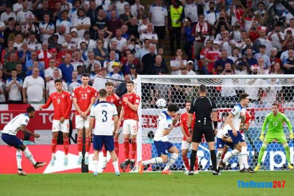 Marcus Rashford có pha đá phạt thành bàn tuyệt đẹp