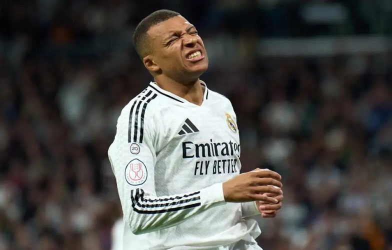 Mbappe nhận thẻ đỏ, gửi lời xin lỗi đến đồng đội và Blanco sau pha vào bóng nguy hiểm