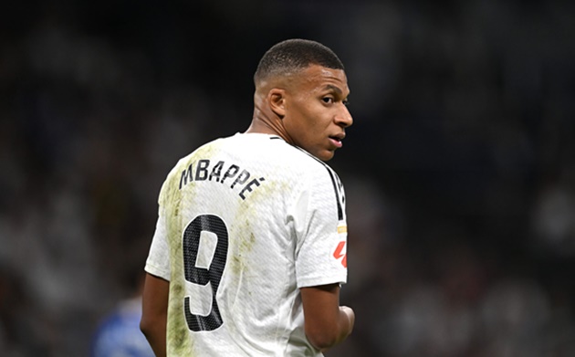 Kylian Mbappe Áp lực bủa vây khi phong độ trượt dốc và chỉ trích bủa vây